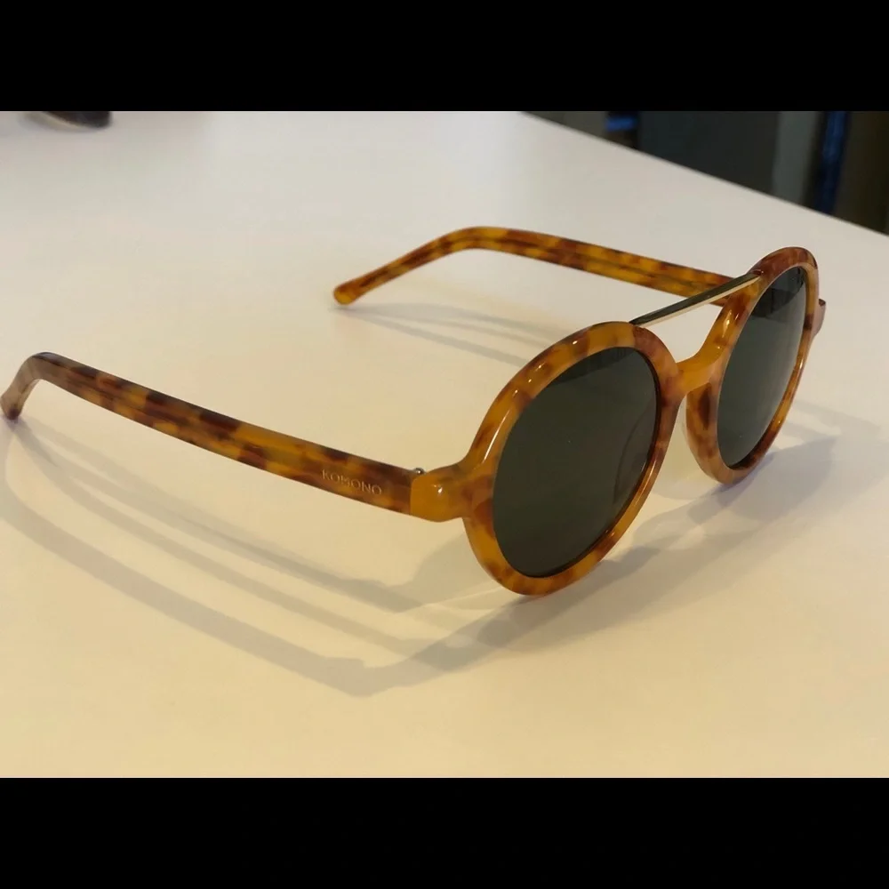 KOMONO Vivien Caramel Demi Sunglasses (NEW) tortoise round